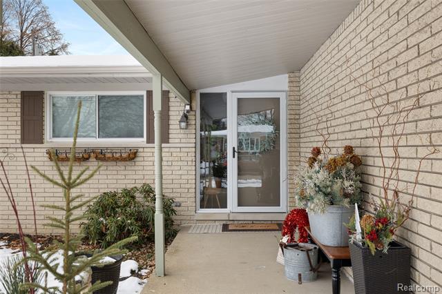 Builiding view thirty three for 10110 Balfour, Allen Park, MI. 48101