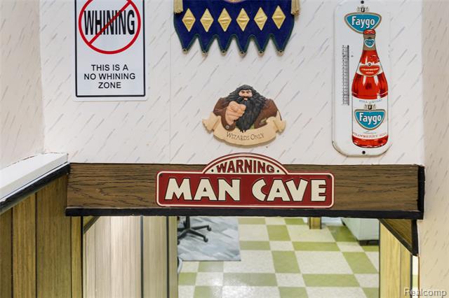 Builiding view twenty four for 10110 Balfour, Allen Park, MI. 48101