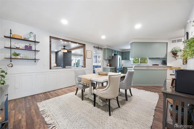 Builiding view two for 10110 Balfour, Allen Park, MI. 48101