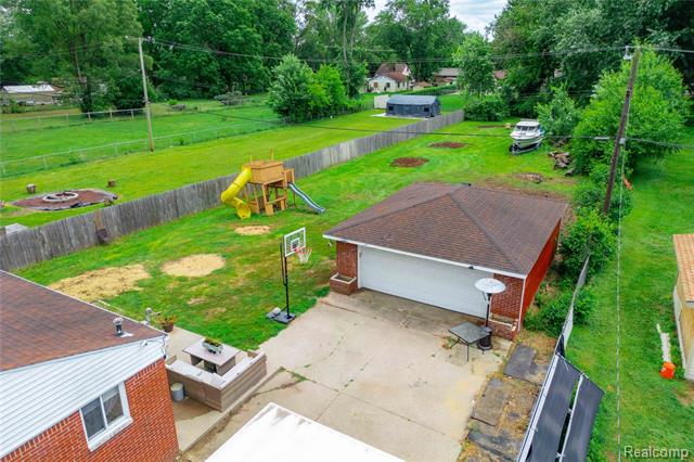 Builiding view twenty eight for 24355 Mary, Taylor, MI. 48180