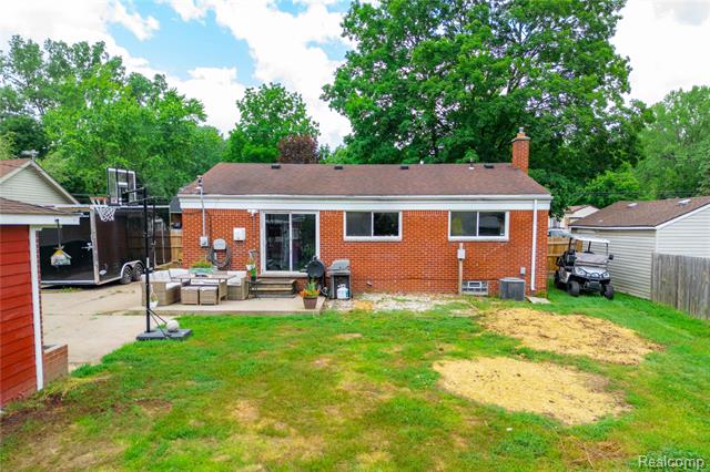 Builiding view twenty seven for 24355 Mary, Taylor, MI. 48180
