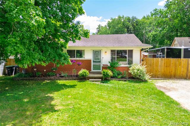 front view for 24355 Mary, Taylor, Mi. 48180