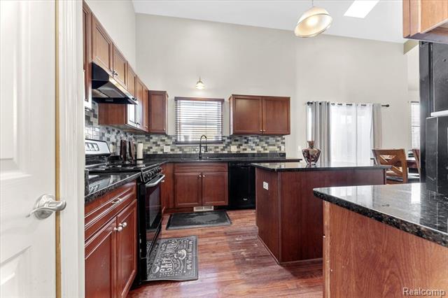 Builiding view eight for 3710 Ridge View, Trenton, MI. 48183