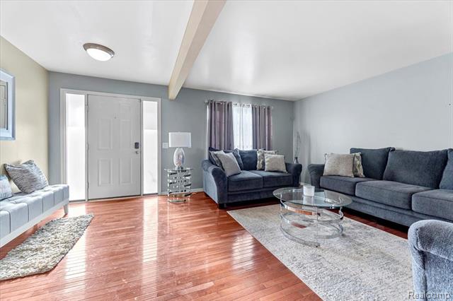 Builiding view four for 3710 Ridge View, Trenton, MI. 48183