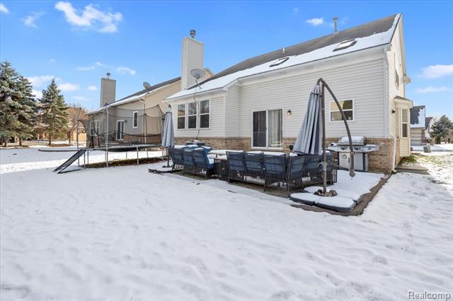 Builiding view thirty four for 3710 Ridge View, Trenton, MI. 48183