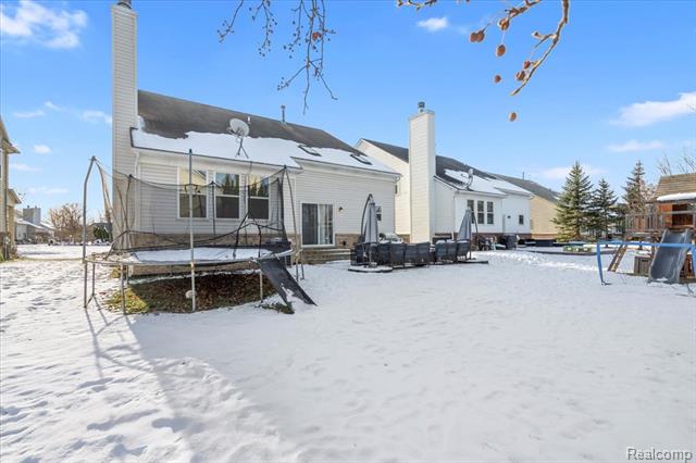 Builiding view thirty one for 3710 Ridge View, Trenton, MI. 48183