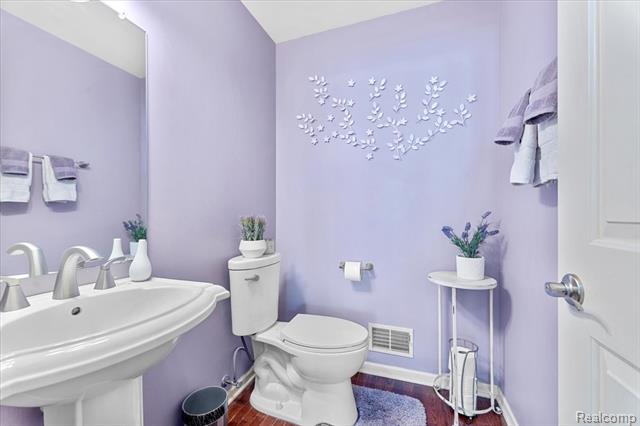 Builiding view twenty five for 3710 Ridge View, Trenton, MI. 48183