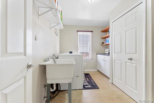 Builiding view twenty seven for 3710 Ridge View, Trenton, MI. 48183