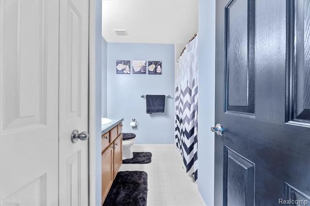 Builiding view twenty for 3710 Ridge View, Trenton, MI. 48183