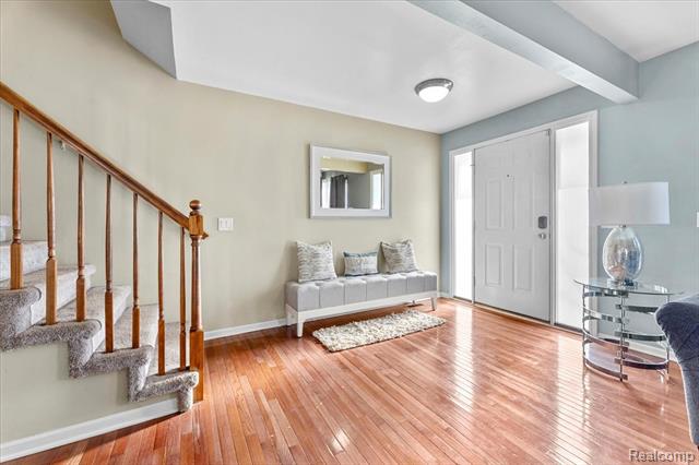 Builiding view two for 3710 Ridge View, Trenton, MI. 48183