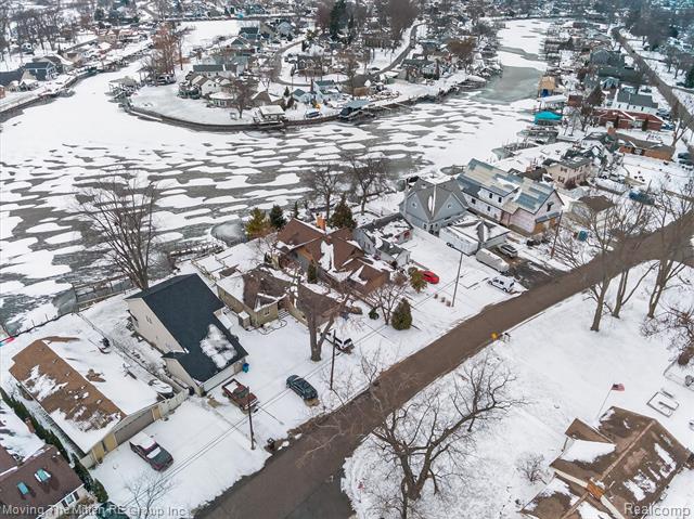 Builiding view fifty for 30760 Bayview, Rockwood, MI. 48173