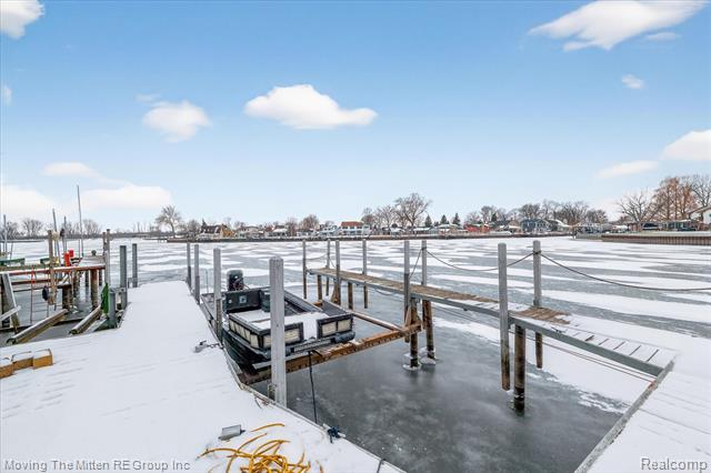 Builiding view forty for 30760 Bayview, Rockwood, MI. 48173