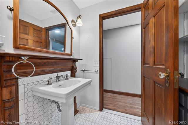 Builiding view nineteen for 30760 Bayview, Rockwood, MI. 48173