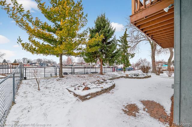 Builiding view thirty eight for 30760 Bayview, Rockwood, MI. 48173