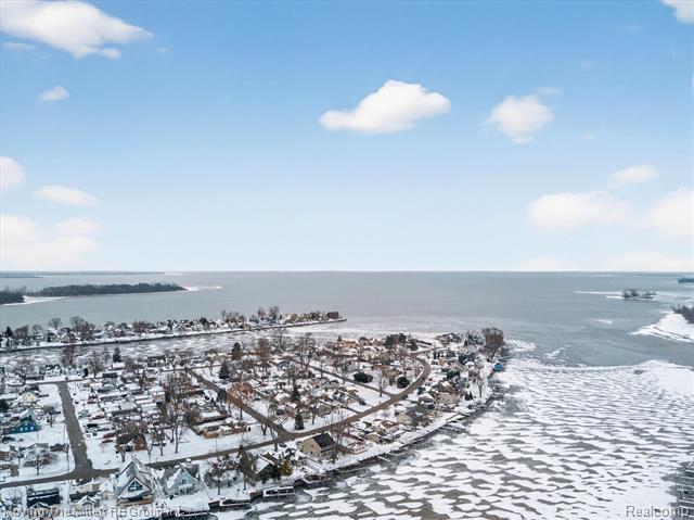 Builiding view three for 30760 Bayview, Rockwood, MI. 48173