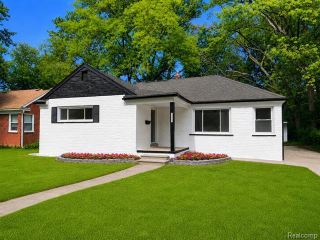Builiding view twenty one for 24221 Cloverlawn, Oak Park, MI. 48237