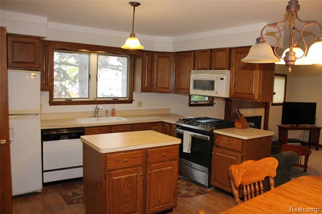 Builiding view eighteen for 4986 Jackson, Trenton, MI. 48183