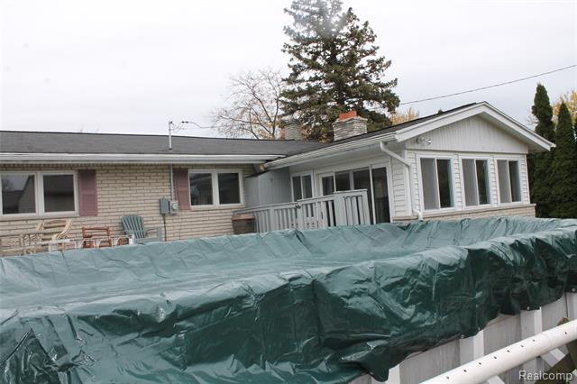 Builiding view fifty for 4986 Jackson, Trenton, MI. 48183