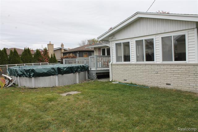 Builiding view forty eight for 4986 Jackson, Trenton, MI. 48183