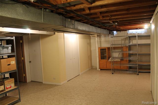 Builiding view forty five for 4986 Jackson, Trenton, MI. 48183