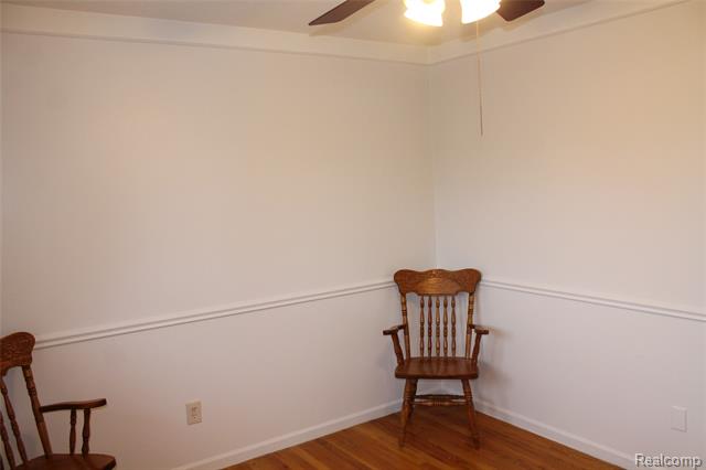 Builiding view forty four for 4986 Jackson, Trenton, MI. 48183