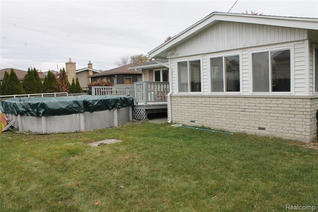 Builiding view forty nine for 4986 Jackson, Trenton, MI. 48183