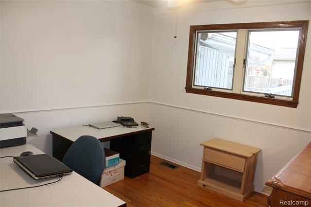 Builiding view forty one for 4986 Jackson, Trenton, MI. 48183