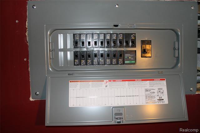 Builiding view forty seven for 4986 Jackson, Trenton, MI. 48183