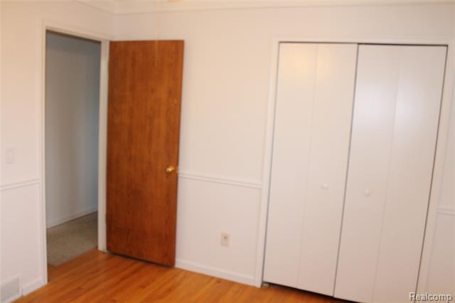 Builiding view forty three for 4986 Jackson, Trenton, MI. 48183