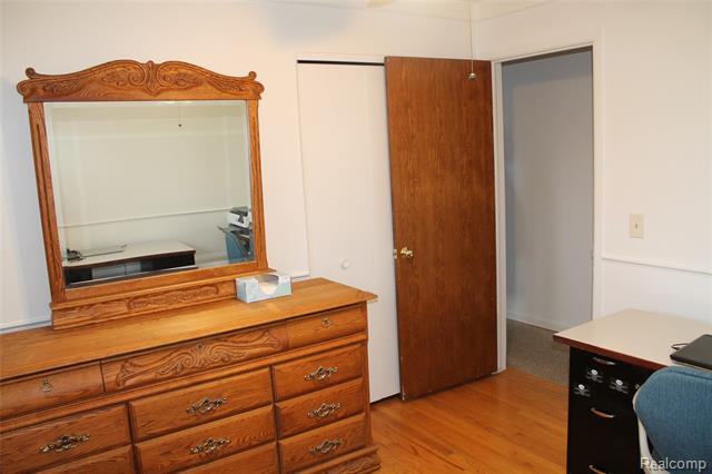 Builiding view forty two for 4986 Jackson, Trenton, MI. 48183