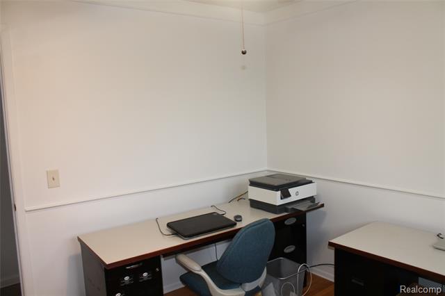 Builiding view forty for 4986 Jackson, Trenton, MI. 48183