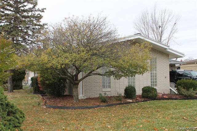 Builiding view four for 4986 Jackson, Trenton, MI. 48183