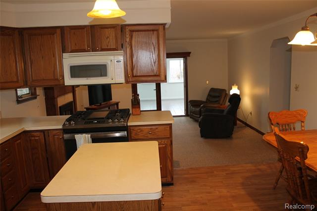 Builiding view fourteen for 4986 Jackson, Trenton, MI. 48183