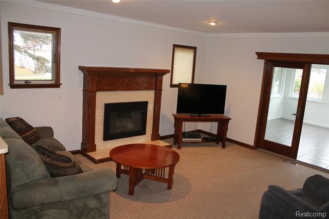 Builiding view nine for 4986 Jackson, Trenton, MI. 48183