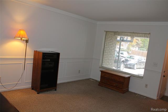 Builiding view thirty eight for 4986 Jackson, Trenton, MI. 48183