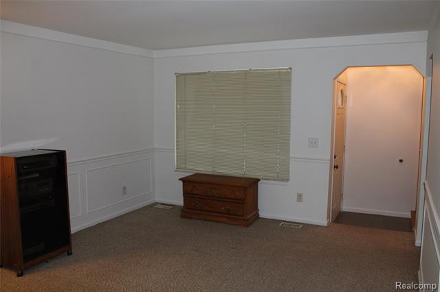 Builiding view thirty five for 4986 Jackson, Trenton, MI. 48183