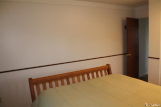 Builiding view thirty four for 4986 Jackson, Trenton, MI. 48183