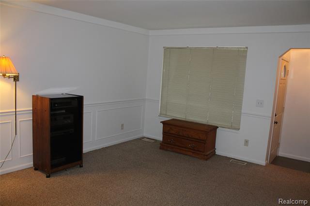 Builiding view thirty nine for 4986 Jackson, Trenton, MI. 48183