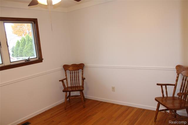 Builiding view thirty seven for 4986 Jackson, Trenton, MI. 48183