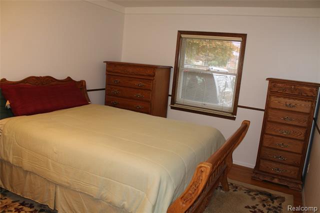 Builiding view thirty six for 4986 Jackson, Trenton, MI. 48183