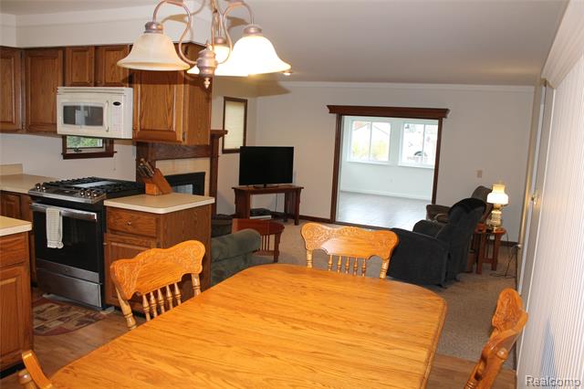 Builiding view twelve for 4986 Jackson, Trenton, MI. 48183