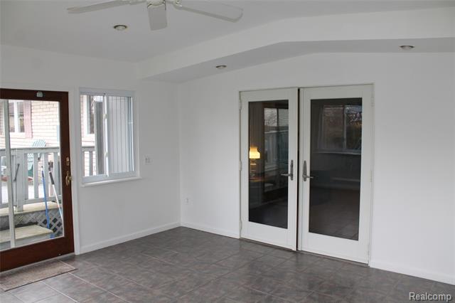 Builiding view twenty eight for 4986 Jackson, Trenton, MI. 48183