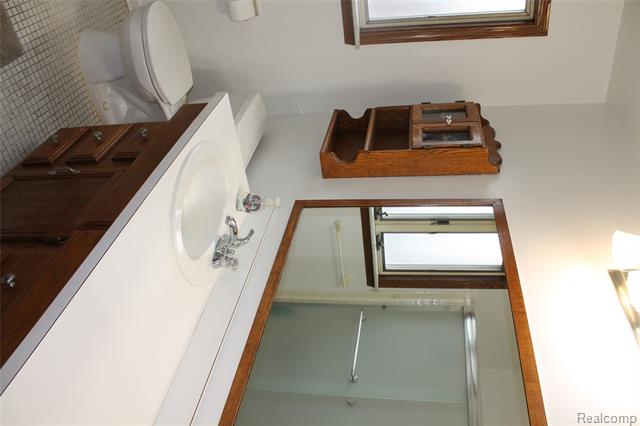 Builiding view twenty one for 4986 Jackson, Trenton, MI. 48183