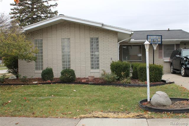 Builiding view two for 4986 Jackson, Trenton, MI. 48183