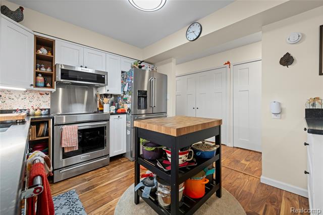 Builiding view nine for 8309 Colony, Grosse Ile, MI. 48138