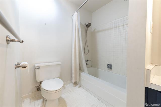 Builiding view nineteen for 8337 Colony, Grosse Ile, MI. 48138