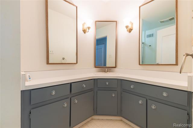 Builiding view twenty four for 8337 Colony, Grosse Ile, MI. 48138