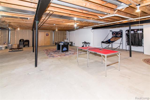 Builiding view eighty for 8454 Grays, Grosse Ile, MI. 48138