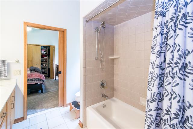 Builiding view forty seven for 8454 Grays, Grosse Ile, MI. 48138