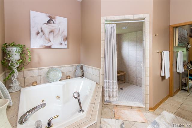 Builiding view sixty one for 8454 Grays, Grosse Ile, MI. 48138